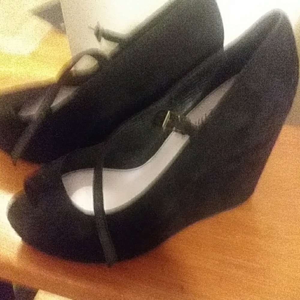 Peep toe wedge - Picture 2 of 2
